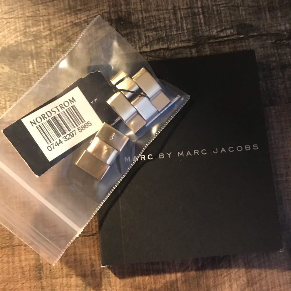 Gorgeous Gold Marc by Marc Jacob Women’s Watch - Picture 5 of 5